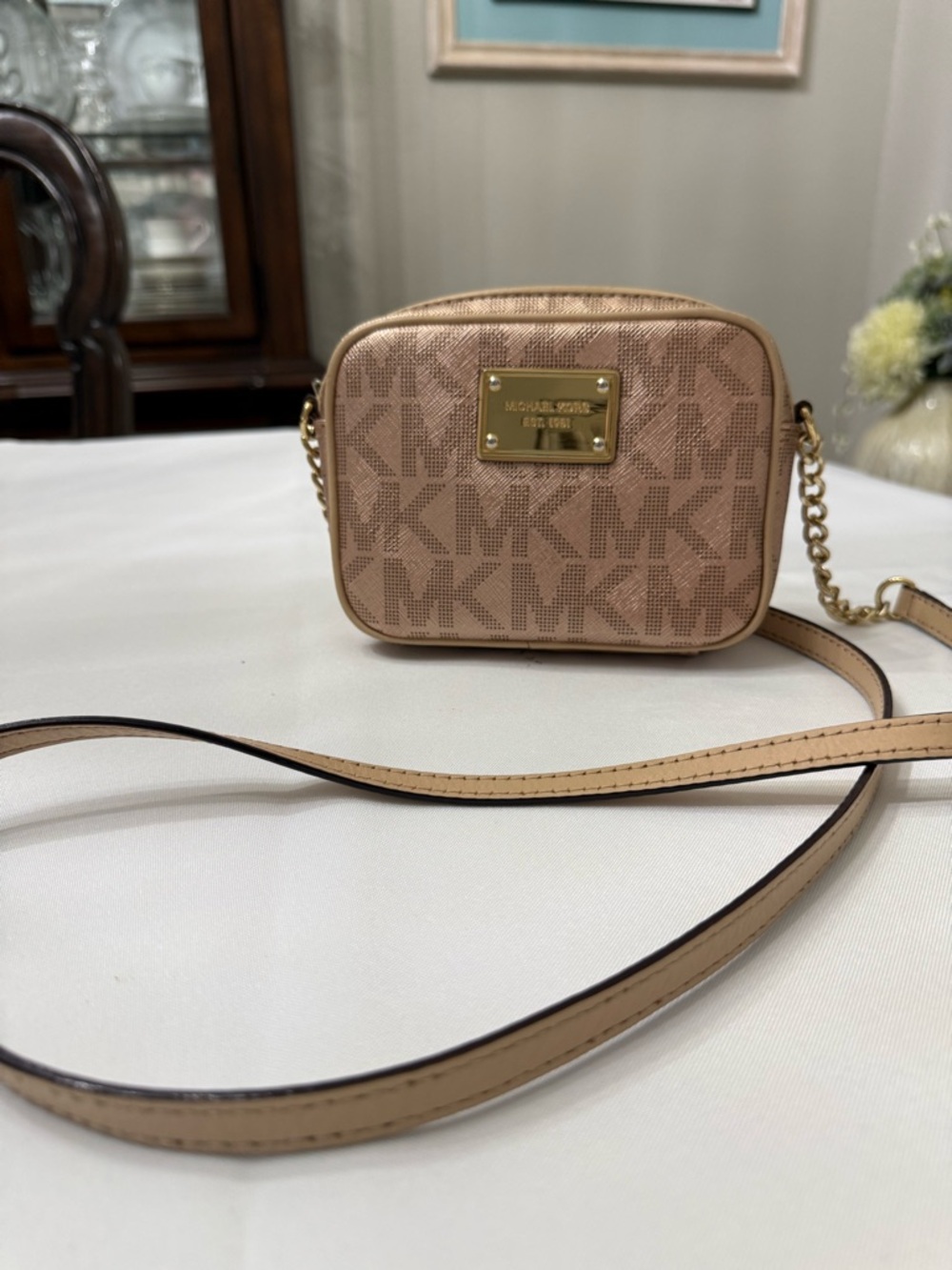 Michael Kors Blush rose gold Pink Signature MK Crossbody - Picture 3 of 10